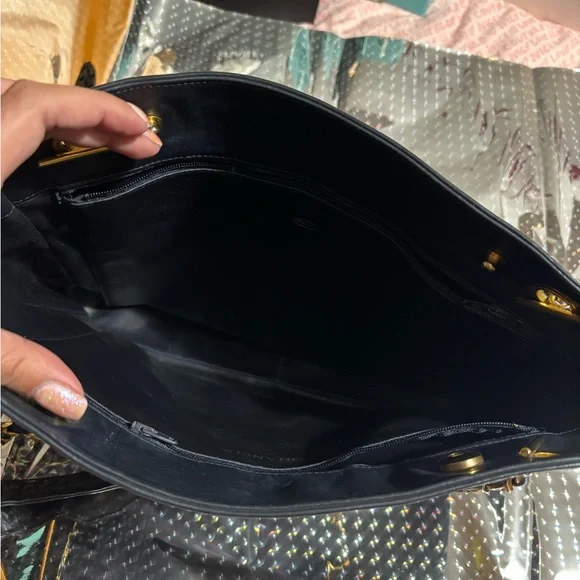 Vintage Chanel Black Leather tote - Picture 16 of 16